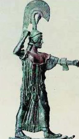 2. Χάλκινο άγαλµα της θεάς Αθηνάς. Η θεά προβάλλει το αριστερό χέρι µε την ασπίδα και µε το δεξί υψώνει το δόρυ (Αθήνα, Αρχαιολογικό Μουσείο).