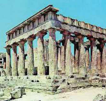 4. Τα ερείπια του ναού της Αφαίας Αθηνάς στην Αίγινα. O ναός είναι δωρικού ρυθµού.