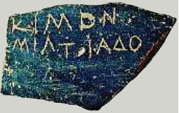 4. Όστρακο στο οποίο είναι γραμμένο το όνομα του Κίμωνα (Αθήνα, Μουσείο Αγοράς).