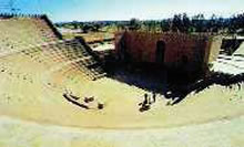 3. Αρχαίο θέατρο χτίστηκε αυτή την εποχή και στη Βαβυλώνα. Στην εικόνα φαίνεται όπως έχει διαμορφωθεί στις μέρες μας.