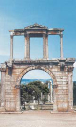 2. Η Πύλη του Αδριανού και στο βάθος ο ναός του Ολυμπίου Διός.Ο αυτοκράτορας Αδριανός, μαθητής του Έλληνα ιστορικού Πλούταρχου, έκανε μεγάλα έργα στην Αθήνα. Από αυτά σώζονται η Βιβλιοθήκη, το Αδριάνειο υδραγωγείο και η Πύλη του Αδριανού.