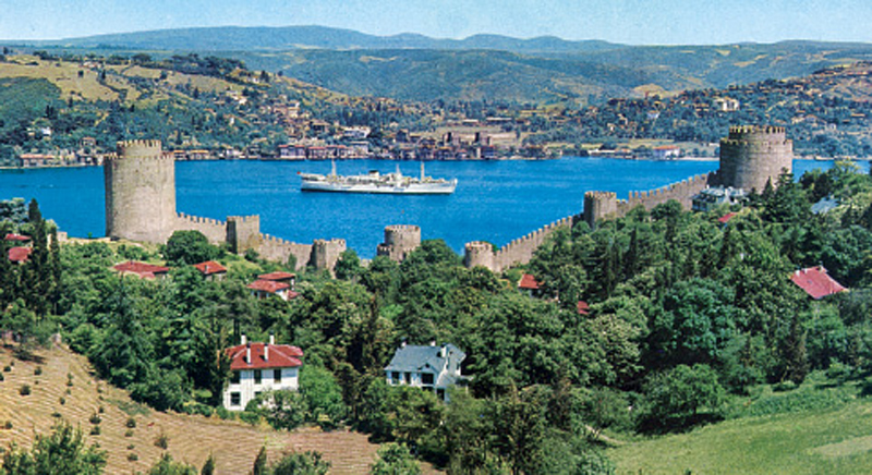 6. Ο Μωάμεθ έχτισε στο Βόσπορο ένα φρούριο, το Ρούμελη Χισάρ, για να ελέγχει τα πλοία που πήγαιναν προς την Κωνσταντινούπολη.