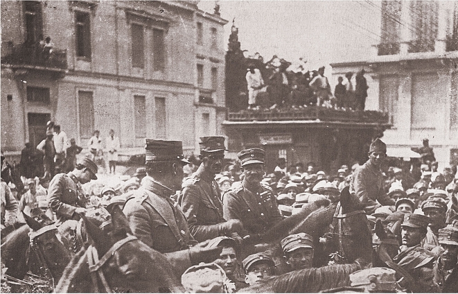 Σεπτέμβριος του 1922. Τμήματα του ελληνικού στρατού εισέρχονται στην Αθήνα