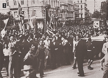 Διαδήλωση Αθηναίων το πρωί της 28ης Οκτωβρίου 1940, Αθήνα, Πολεμικό Μουσείο