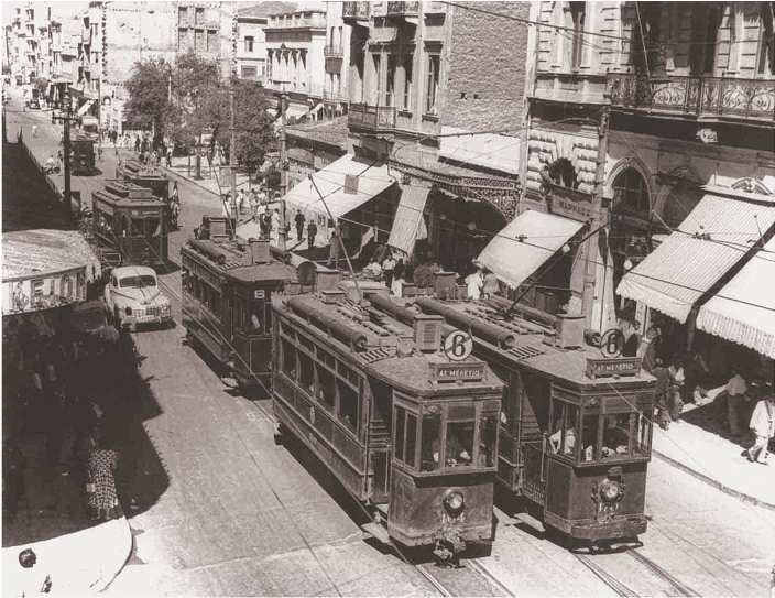 Τα τραμ κυκλοφορούν σε κεντρικό δρόμο της Αθήνας