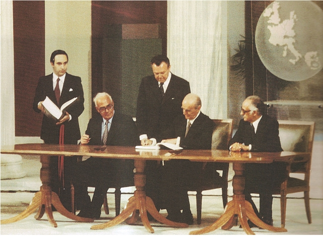 Η τελετή υπογραφής της Συμφωνίας Ένταξης της Ελλάδας στην Ευρωπαϊκή Οικονομική Κοινότητα (Ε.Ο.Κ.), στο Ζάππειο Μέγαρο, στις 28 Μαΐου του 1979, Αθήνα, φωτογραφικό αρχείο Ιδρύματος «Κ.Γ. Καραμανλής»