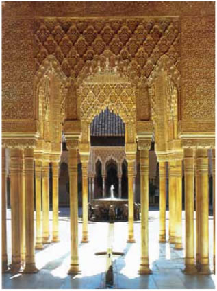 23. «Η Αυλή των Λεόντων» από το ανάκτορο της Αλάμπρα, στη Γρανάδα της Ισπανίας, 1377 μ.Χ. Το φως, που πέφτει στους ανοιχτούς και σκεπαστούς χώρους περνώντας μέσα από τα αραβουργήματα, δημιουργεί την αίσθηση της πολυτέλειας και της χάρης,