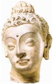29. Κεφάλι του Βούδα, 4ος- 5ος μ.Χ. αι. Ο Βούδας αποδίδεται με χαρακτηριστικά, τα οποία πιστεύουν ότι έχει: ο κότσος των μαλλιών - σύμβολο γνώσης, το «τρίτο μάτι» ανάμεσα στα φρύδια - σύμβολο σοφίας και οι μεγάλοι λοβοί των αυτιών - σύμβολο αθανασίας.