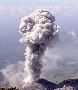 Από τα ηφαίστεια παράγεται SO2 και σκόνη.