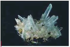 Kρύσταλλοι χαλαζία (quartz).