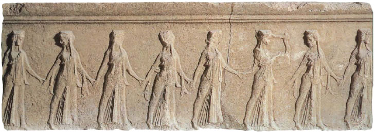 Αρχαϊστικό ανάγλυφο με παράσταση χορού γυναικών. Μουσείο Σαμοθράκης 340 π.Χ.