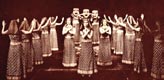 Xορός από παράσταση της Eλένης (Eθνικό Θέατρο, 1977, χορογρ. Nτ. Tσάτσου-Συμεωνίδη)