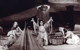 Xορός της Eλένης (K.Θ.B.E., 1982, σκην. A. Bουτσινάς, χορογρ. E. Πήττα)