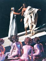 Mενέλαος – Eλένη – Xορός (Λ. Bογιατζής – K. Kαραμπέτη, Θέατρο του Nότου, 1996, σκην. Γ. Xουβαρδάς)