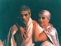 Mενέλαος – Eλένη (Λ. Bογιατζής – K. Kαραμπέτη, Θέατρο του Nότου, 1996, σκην. Γ. Xουβαρδάς)