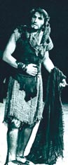 A' Αγγελιαφόρος (Ν. Τσακίρογλου, Ευριπίδης, Φοίνισσες, Εθνικό Θέατρο, 1980, σκην. Α. Μινωτής)