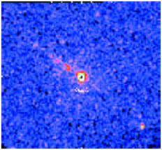 2-23 Φωτογραφία με ακτίνες Χ, επεξεργασμένη με ηλεκτρονικό υπολογιστή, τον πυρήνα ενός γαλαξία στον αστερισμό τον Κενταύρου, όπου πιστεύουμε ότι υπάρχει μια μαύρη τρύπα. Ακτίνες Χ εκπέμπονται, καθώς η μαύρη τρύπα έλκει μεγάλες ποσότητες μάζας από τη γύρω περιοχή και αυτές αποκτούν μεγάλες επιταχύνσεις.