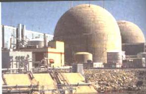 Πυρηνικό εργοστάσιο παραγωγής ηλεκτρικής ενέργειας στη Βιρτζίνια των Η.Π.Α. Παράγει ηλεκτρική ισχύ 900 ΜW και ταυτόχρονα αποβάλλει στο κοντινό ποτάμι θερμότητα με ρυθμό 2100 ΜW. To εργοστάσιο αυτό όπως και τα υπόλοιπα του είδους του «πετάει» πολύ περισσότερη ενέργεια από όση αποδίδει σε χρήσιμη μορφή.