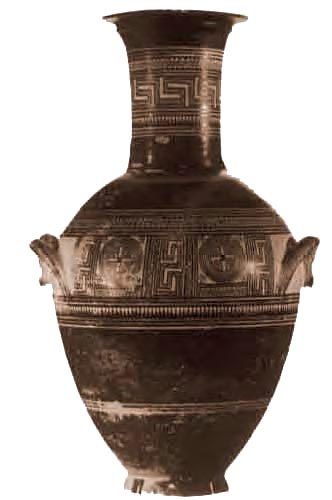 Αμφορέας από τον Κεραμεικό (9ος αί. π.Χ.). Η διακόσμηση των αγγείων τους πρώτους αιώνες της ιστορικής περιόδου περιορίζεται σε ζώνες και γίνεται με γεωμετρικά σχέδια. (Αθήνα, Εθνικό Αρχαιολ. Μουσείο)