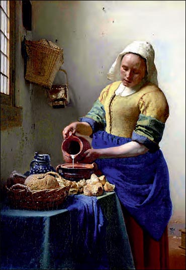 Γιαν Βερμέερ, Η μαγείρισσα, περ. 1660, ελαιογραφία σε μουσαμά, Άμστερνταμ, Βασιλικό Μουσείο. "Δεν είναι εύκολο να προσπαθήσει να εξηγήσει κανείς γιατί ένα τόσο λιτό και ανεπιτήδευτο έργο είναι ένα από τα αριστουργήματα όλων των εποχών. Λίγοι όμως απ' όσους έχουν δει το πρωτότυπο θα διαφωνήσουν πως πρόκειται για κάτι σαν θαύμα. Ένα από τα θαυμαστά χαρακτηριστικά τον μπορεί κανείς να το περιγράψει, όχι όμως και να το εξηγήσει. Είναι ο τρόπος με τον οποίο ο Βερμέερ πετυχαίνει μια τέλεια, επίπονη ακρίβεια στην απόδοση της υφής, του χρώματος και της φόρμας, χωρίς το έργο να μοιάζει ποτέ βεβιασμένο ή τραχύ". Ε. Η. Γκόμπριτς, Ιστορία της Τέχνης, σ. 340.