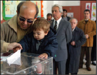 Στιγμιότυπο από ελληνικές εκλογές (Φωτογραφικό Αρχείο Αθηναϊκού Πρακτορείου Ειδήσεων).