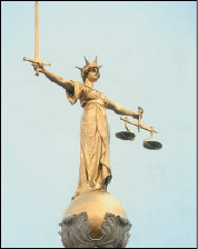 Το άγαλμα της δικαιοσύνης τοποθετημένο στο θόλο του Ποινικού Δικαστηρίου του Λονδίνου: στο ένα χέρι κρατά τη ζυγαριά, που συμβολίζει την ενοχή ή την αθωότητα, και στο άλλο το σπαθί, που συμβολίζει την τιμωρία του ενόχου (Εγκυκλοπαίδεια Grand Larousse, Ενότητα I: Άνθρωπος-Κοινωνία, Ελληνικά Γράμματα, 2001).