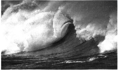 Εικ. 2.2 Τα κύματα στη θάλασσα μεταφέρουν μεγάλα ποσά ενέργειας και συχνά προκαλούν καταστροφές στις ακτές. 