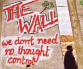 φωτ.12.8 Το γνωστό σύνθημα των Pink Floyd γραμμένο στο τείχος της Γάζας.