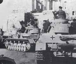 2. Γερμανικά άρματα μάχης κάτω από την Ακρόπολη