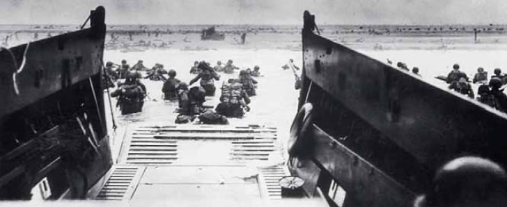 3. Αμερικανοί στρατιώτες αποβιβάζονται στη Νορμανδία στις 6 Ιουνίου 1944. 