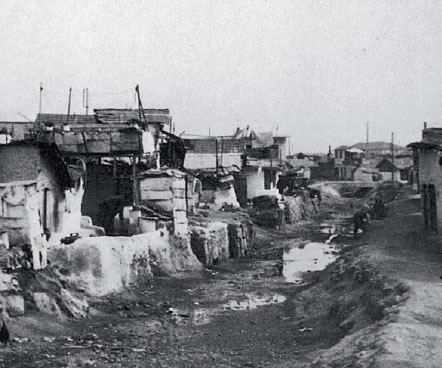 1. Προσφυγικός καταυλισμός στην Κοκκινιά (σημερινή Νίκαια του Πειραιά) το 1929.