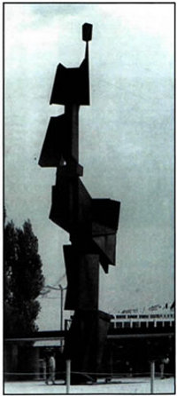 Γιώργος Ζογγολόπουλος (1903-2004), «Γλυπτό», 1966, σίδερο corten, ύψος 18 μ., Βόρεια είσοδος Διεθνούς Έκθεσης Θεσσαλονίκης. Με αφετηρία τον κονστρουκτιβισμό και διάθεση συνεχούς ανανέωσης στον χώρο της πρωτοπορίας, δημιούργησε αυτό των μνημειακών διαστάσεων γλυπτό που δίνει την εντύπωση ότι εκτείνεται διαρκώς προς τα επάνω, σε έναν συνεχή διάλογο με το φως. Σε πλήρη αρχιτεκτονική αρμονία με τον περιβάλλοντα χώρο, αποτελεί το δυναμικό σύμβολο της Διεθνούς Έκθεσης Θεσσαλονίκης και της συμβολής της στην ανάπτυξη της χώρας.