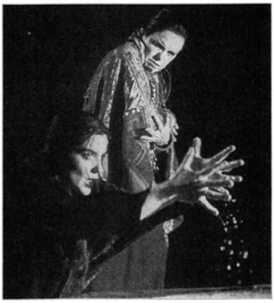 Ασπασία Παπαθανασίου και Λυδία Κονιόρδου στην «Ηλέκτρα» του Σοφοκλή, Εθνικό Θέατρο, 1996.
