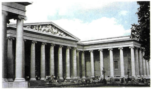 Πρόσοψη Βρετανικού Μουσείου, Λονδίνο (1823-18461. Έργο του αρχιτέκτονα Σμερκ (Sir Robert Smirke), με κίονες ιωνικού ρυθμού και γλυπτές παραστάσεις στο κεντρικό αέτωμα, αποτελεί χαρακτηριστικό δείγμα του νεοκλασικισμού του 19ου αιώνα.