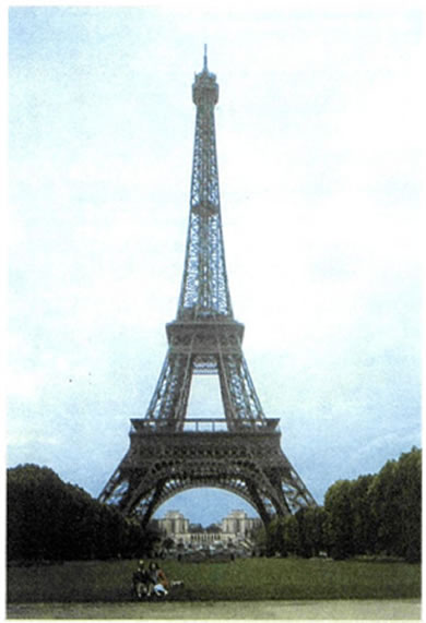 Ο Πύργος του Άιφελ κατασκευάστηκε το 1889 από τον ΓκυστάΒ Άιφελ (Gustave Eiffel, 1832-1923} για τη Διεθνή Έκθεση του Παρισιού. Με ύψος 300 μ., ήταν το υψηλότερο κτίριο της εποχής του και το σύμβολο του τεχνολογικού θαύματος του 19ου αιώνα.
