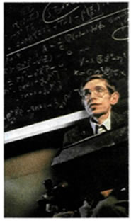 Ο Στίβεν Χόκινγκ (Stephen Hawking, γενν. το 1942), καθηγητής στο Πανεπιστήμιο του Κέμπριτζ στην έδρα του Νεύτωνα, θεωρείται από πολλούς ο μεγαλύτερος θεωρητικός φυσικός μετά τον Αϊνστάιν. Παρά τη σοβαρότατη αναπηρία του, που τον έχει καθηλώσει μόνιμα σε αναπηρικό καρότσι και τον έχει αναγκάσει να επικοινωνεί μόνο μέσω ενός ειδικού ηλεκτρονικού υπολογιστή, έχει καταφέρει να κάνει γνωστές στο ευρύτερο κοινό τις έρευνές του για την κατανόηση και την ερμηνεία του Σύμπαντος.