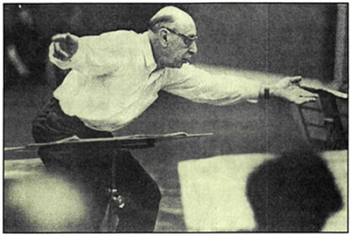 Ο ρωσικής καταγωγής συνθέτης Ιγκόρ Στραβίνσκυ (Igor Stravinsky, 1882-1972), κυριότερος εκπρόσωπος του μοντερνισμού, κυριάρχησε για πενήντα χρόνιο στη μουσική ζωή και άσκησε μεγάλη επιρροή με το έργο του. Έγινε ευρύτερα γνωστός με τις συνθέσεις του για μπαλέτο, όπως «Το πουλί της φωτιάς», «Η ιεροτελεστία της άνοιξης», «Πετρούσκα» κ.ά.