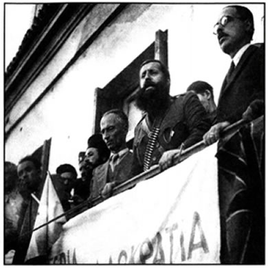 ο Άρης Βελουχιώτης, ηγετική μορφή στους κόλπους του ΕΛΑΣ (Ελληνικού Λαϊκού Απελευθερωτικού Στρατού).