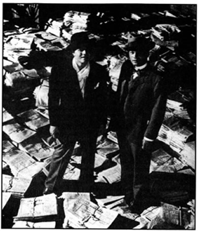 Ο «Πολίτης Κέιν» (1940) του Όρσον Ουέλς (Orson Welles, 1915- 1985), μία από τις σημαντικότερες ταινίες στην ιστορία του παγκόσμιου κινηματογράφου, αποτέλεσε σταθμό τόσο σε επίπεδο σεναρίου και αφηγηματικής δομής όσο και κινηματογραφικής τεχνικής.
