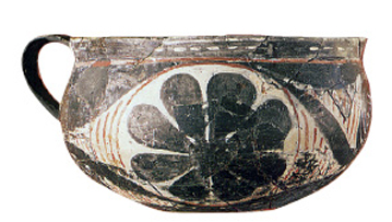 1. Πήλινα αγγεία διακοσµηµένα µε θέµατα από τη φύση: το ένα µε λουλούδια και το άλλο µε παράσταση χταποδιού.